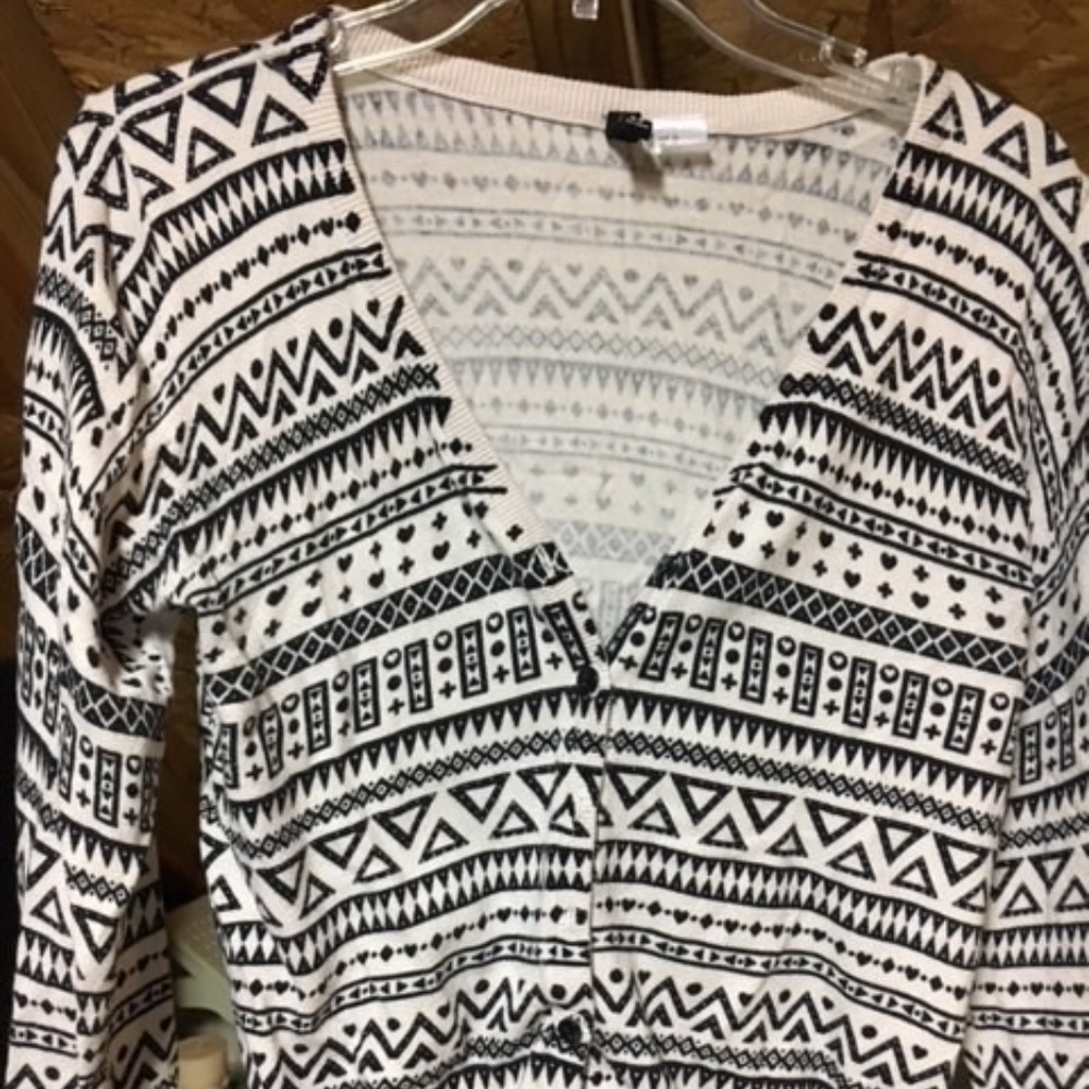 Sweater - Picture 1 of 4